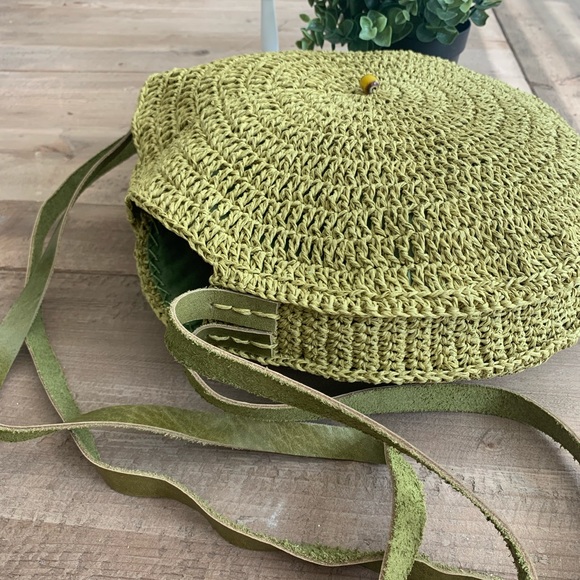Natural green raffia paper circle  bag. - Picture 5 of 7